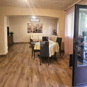 Viškovo, kuća sa dva stana i garažom