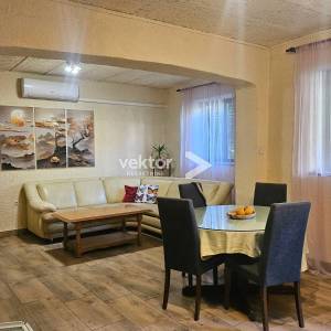 Viškovo, kuća sa dva stana i garažom