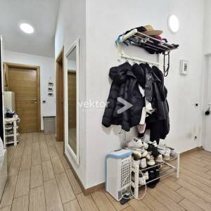 Viškovo, namješten 3-soban s dnevnim boravkom i okućnicom