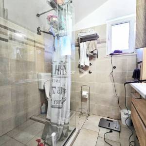 Viškovo, namješten 3-soban s dnevnim boravkom i okućnicom