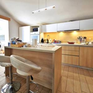 Viškovo, namješten 3-soban s dnevnim boravkom i okućnicom