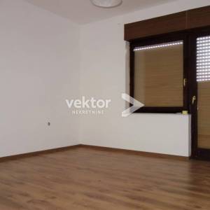 Viškovo, obiteljska kuća sa velikom okućnicom