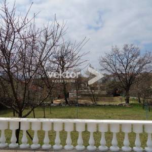 Viškovo, obiteljska kuća sa velikom okućnicom