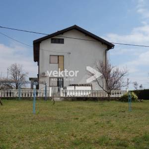 Viškovo, obiteljska kuća sa velikom okućnicom