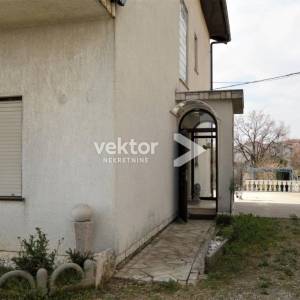 Viškovo, obiteljska kuća sa velikom okućnicom