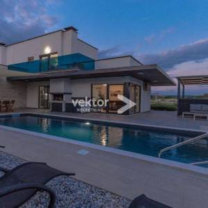 Višnjan, moderna kuća s bazenom
