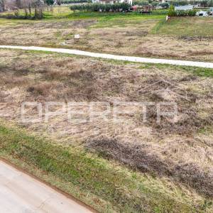 Vižinada – okolica, građevinsko zemljište 735 m² s projektom
