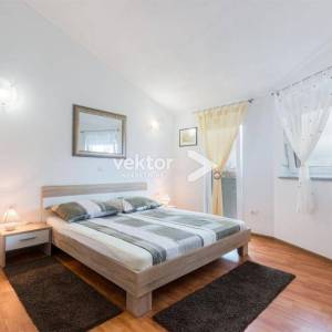 Vodnjan, okolica, kuća novije gradnje s bazenom