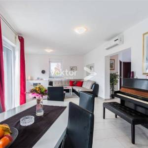 Vodnjan, okolica, kuća novije gradnje s bazenom