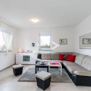 Vodnjan, okolica, kuća novije gradnje s bazenom