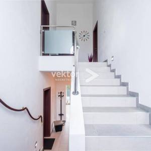 Vodnjan, okolica, kuća novije gradnje s bazenom