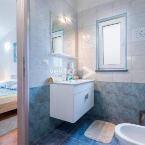 Vodnjan, okolica, kuća novije gradnje s bazenom