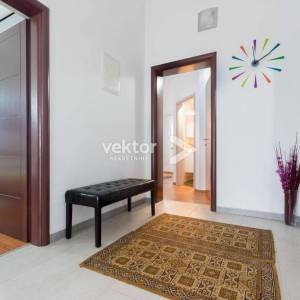 Vodnjan, okolica, kuća novije gradnje s bazenom