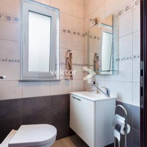 Vodnjan, okolica, kuća novije gradnje s bazenom