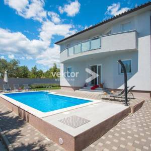 Vodnjan, okolica, kuća novije gradnje s bazenom