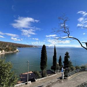 Volosko, uređen stan podijeljen na dvije jedinice, blizina mora