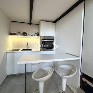 Volosko, uređen stan podijeljen na dvije jedinice, blizina mora