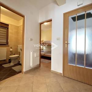 Vrata, apartman, 2-soban s dnevnim boravkom i balkonom