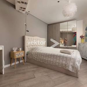 Vrbnik, kamena vila s bazenom