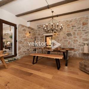 Vrbnik, kamena vila s bazenom