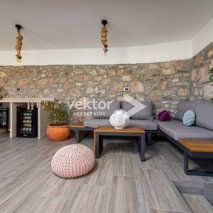 Vrbnik, kamena vila s bazenom