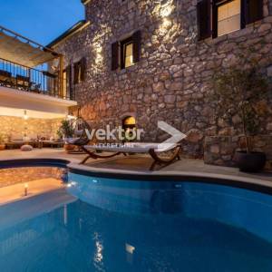 Vrbnik, kamena vila s bazenom