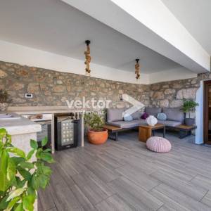 Vrbnik, kamena vila s bazenom