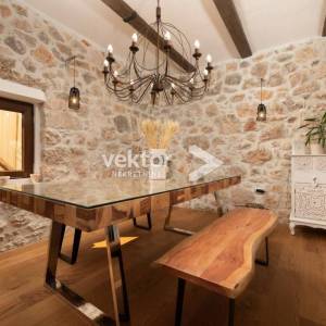 Vrbnik, kamena vila s bazenom