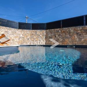 Vrbnik, kamena vila s bazenom