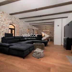 Vrbnik, kamena vila s bazenom