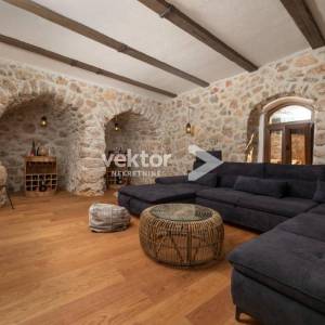 Vrbnik, kamena vila s bazenom