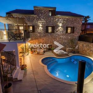 Vrbnik, kamena vila s bazenom