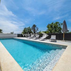 Vrbnik okolica, moderna kuća s bazenom, novogradnja