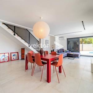 Vrbnik okolica, moderna kuća s bazenom, novogradnja