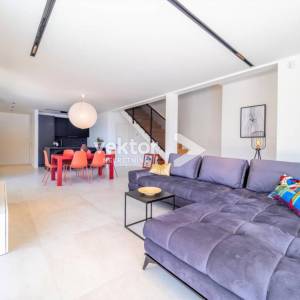 Vrbnik okolica, moderna kuća s bazenom, novogradnja