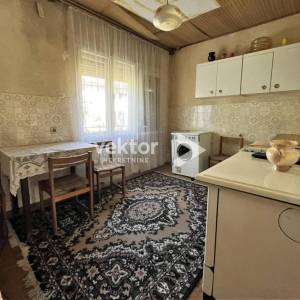 Vrbovsko, okolica, samostojeća kuća s velikom okućnicom