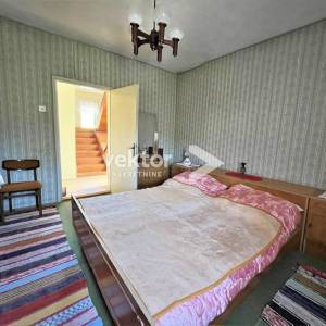 Vrbovsko, okolica, samostojeća kuća s velikom okućnicom