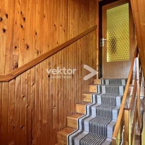 Vrbovsko, samostojeća kuća s 2.000m2 okućnice i poslovnim prostorom