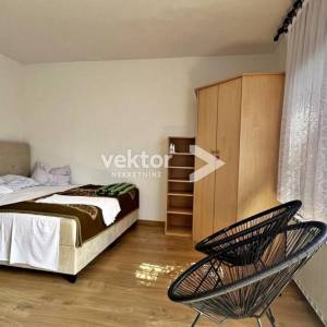 Vrbovsko, samostojeća kuća s 2.000m2 okućnice i poslovnim prostorom