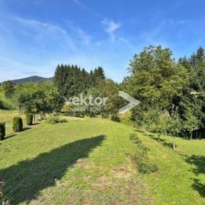 Vrbovsko, samostojeća kuća s 2.000m2 okućnice i poslovnim prostorom