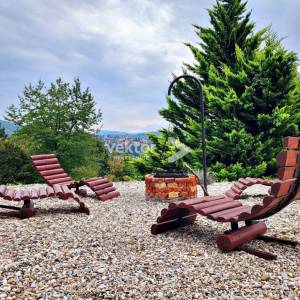 Vrbovsko, šarmantna kuća s otvorenim pogledom i velikom okućnicom