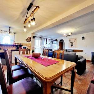 Vrbovsko, šarmantna kuća s otvorenim pogledom i velikom okućnicom