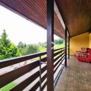 Vrbovsko, šarmantna kuća s otvorenim pogledom i velikom okućnicom