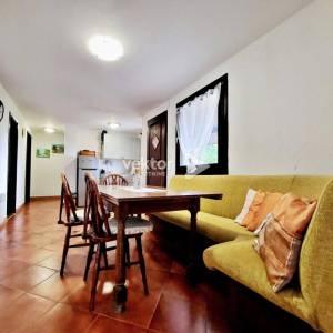 Vrbovsko, šarmantna kuća s otvorenim pogledom i velikom okućnicom