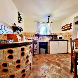 Vrbovsko, šarmantna kuća s otvorenim pogledom i velikom okućnicom