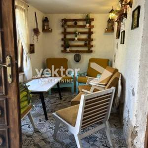 Vrbovsko, uređena goranska kuća s 7.700m2 zemljišta