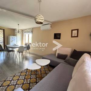 Vrbovsko, uređena goranska kuća s 7.700m2 zemljišta