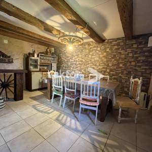 Vrbovsko, uređena goranska kuća s 7.700m2 zemljišta