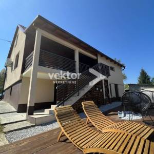 Vrbovsko, uređena goranska kuća s 7.700m2 zemljišta