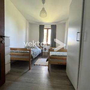 Vrbovsko, uređena goranska kuća s 7.700m2 zemljišta